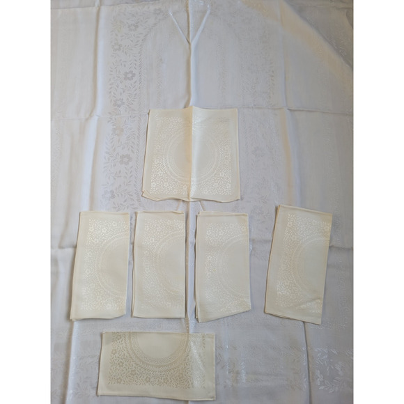 Vtg White Floral Metallic Home Dining Tablecloth & Napkins 60"x45" & 10.5"x11" - Picture 2 of 15